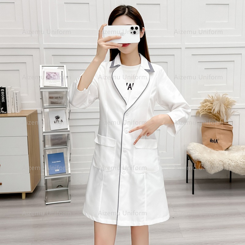 Schwarze Schönheitsuniform mit – Medical Lab Logo Bewertung und Preis